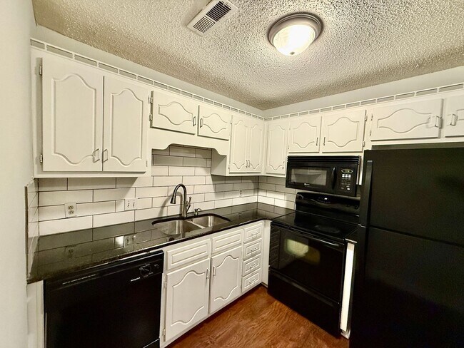 Building Photo - 2 Bedroom Condo on Chapman Mountain