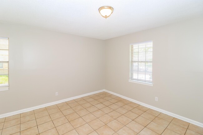 Foto del edificio - 4585 Bill Knight Rd