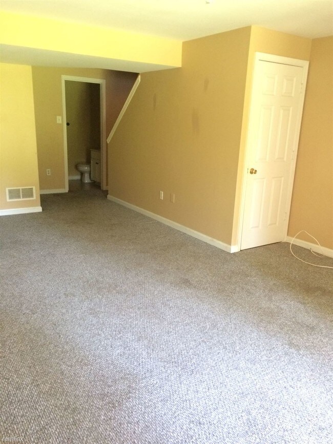Building Photo - 5 Saint Agnes Dr