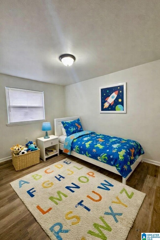 Building Photo - 1911 19th Ct N