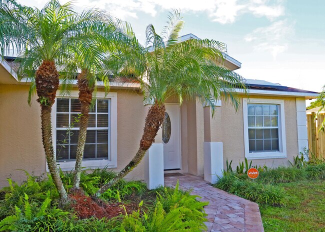 Building Photo - 1614 SW Cefalu Cir