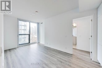 Building Photo - 180 Front St E