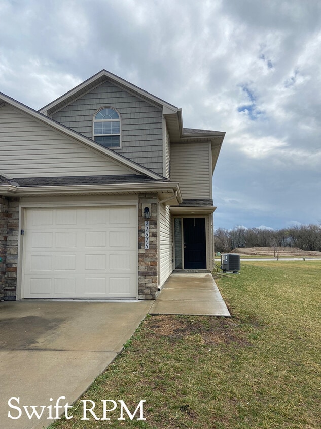 21615 Westover Ct, Peculiar, MO 64078 Townhome Rentals in Peculiar MO