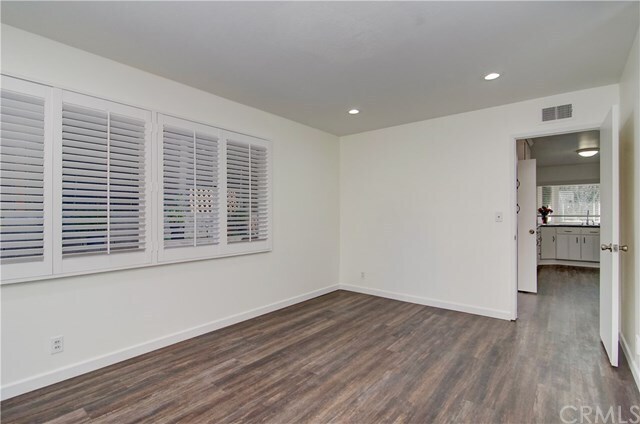 Building Photo - 2039 Santiago Dr