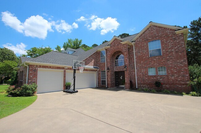 Foto del edificio - Lease Takeover Opportunity Available: Stun...