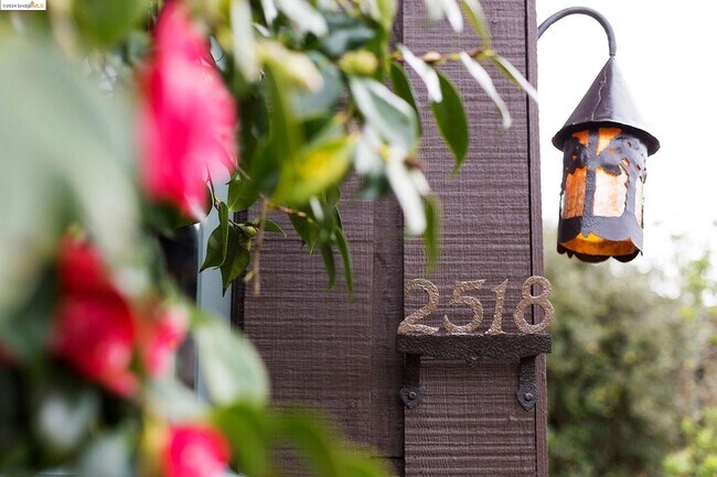 Foto del edificio - 2518 Rose Walk