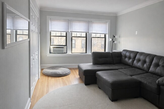 Building Photo - 3610 N Claremont Ave