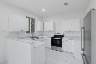 Building Photo - 1543 SE 24th Ct
