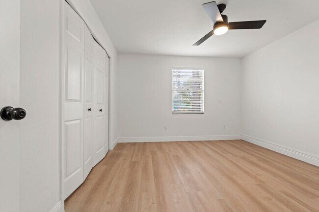 Foto del edificio - 2220 NW 55th Blvd