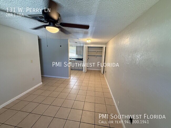 Foto del edificio - 131 W Perry Ln