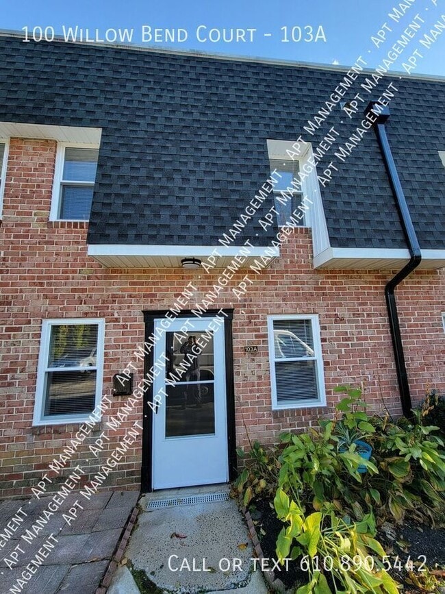 Foto del edificio - 100 Willow Bnd Ct