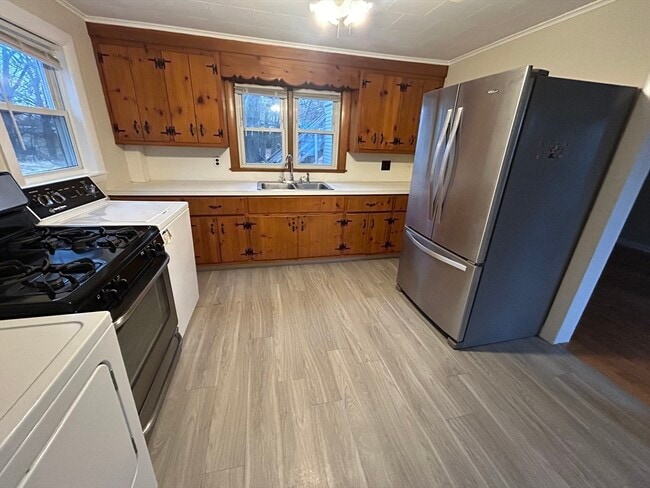 Building Photo - 16 E Walnut St