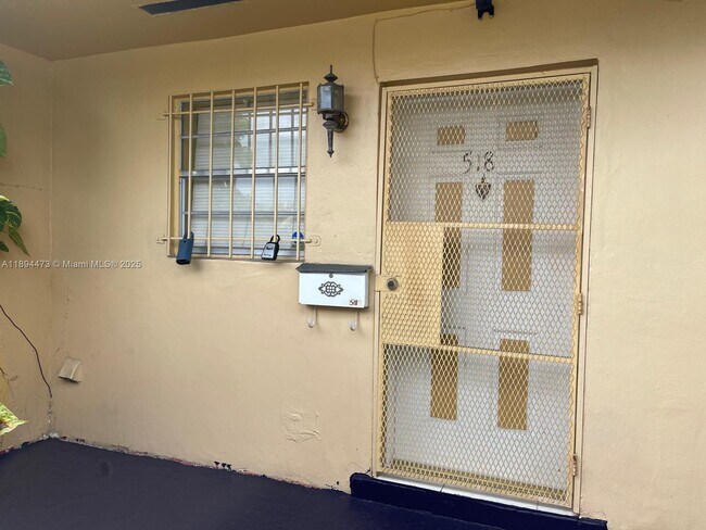 Foto del edificio - 518 NW 179th St