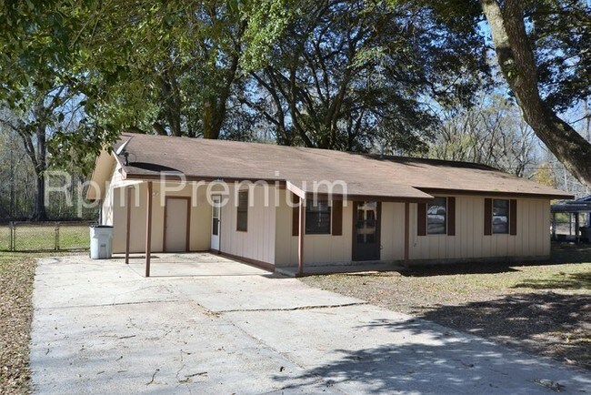 Building Photo - 1619 Landry Dr