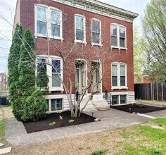 Building Photo - 2120 Waverly Pl