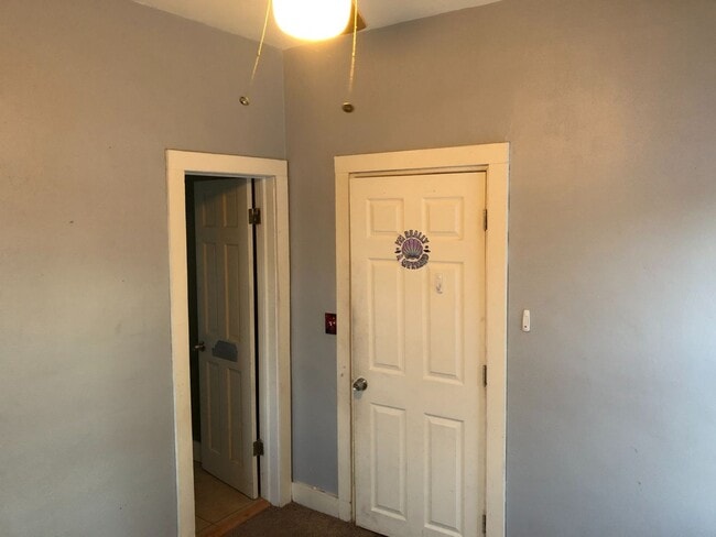 Building Photo - Cozy 3 Bed, 1 Bath with large master bedroom