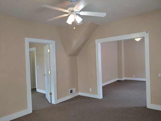 Building Photo - **Exceptional 2 bedroom Apartment**