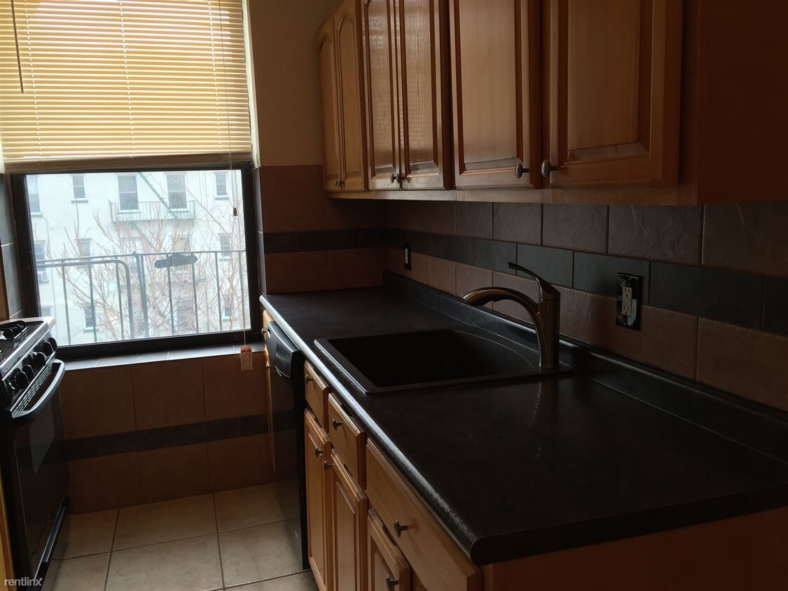 Primary Photo - 2417 28th St