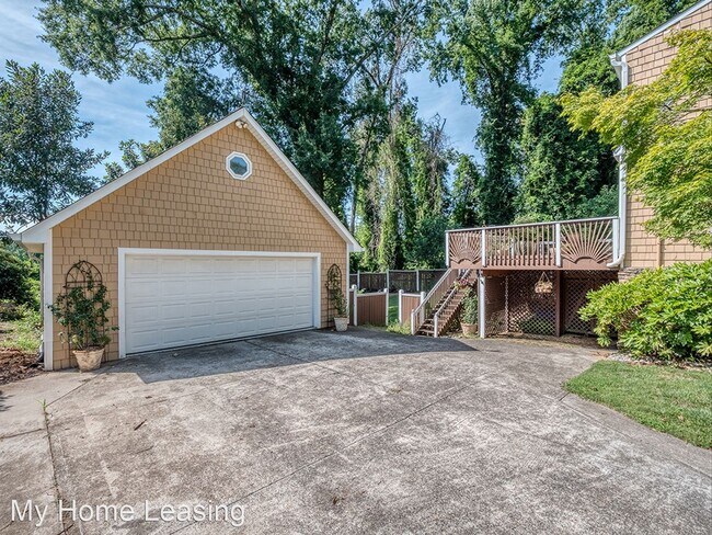 Building Photo - 3 br, 3.5 bath House - 3305 Cambridge Road
