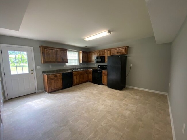 Building Photo - 1295 Pond Street