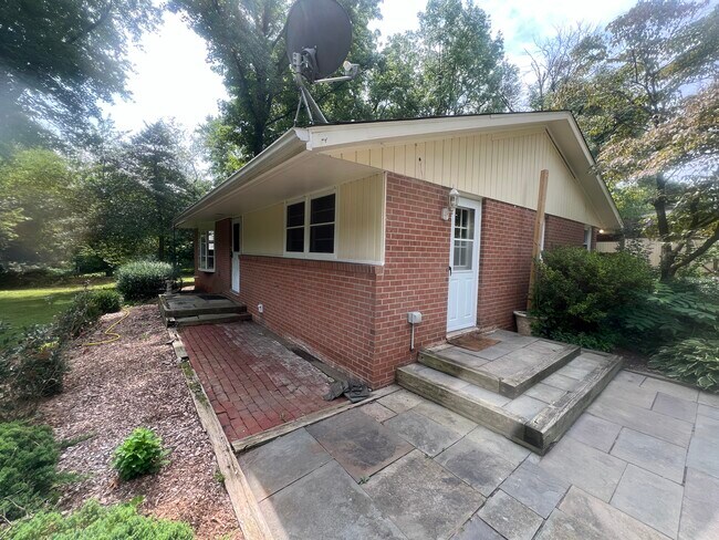 Foto del edificio - 7323 Pindell School Rd