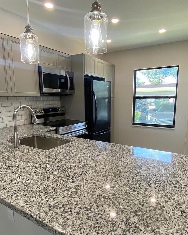 Foto del edificio - 13822 Mission Oaks Blvd