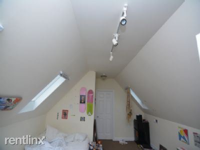 Building Photo - 854 W Buckingham Pl