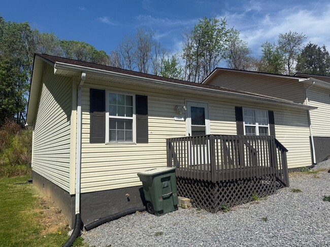 Building Photo - 1541 Southside Rd