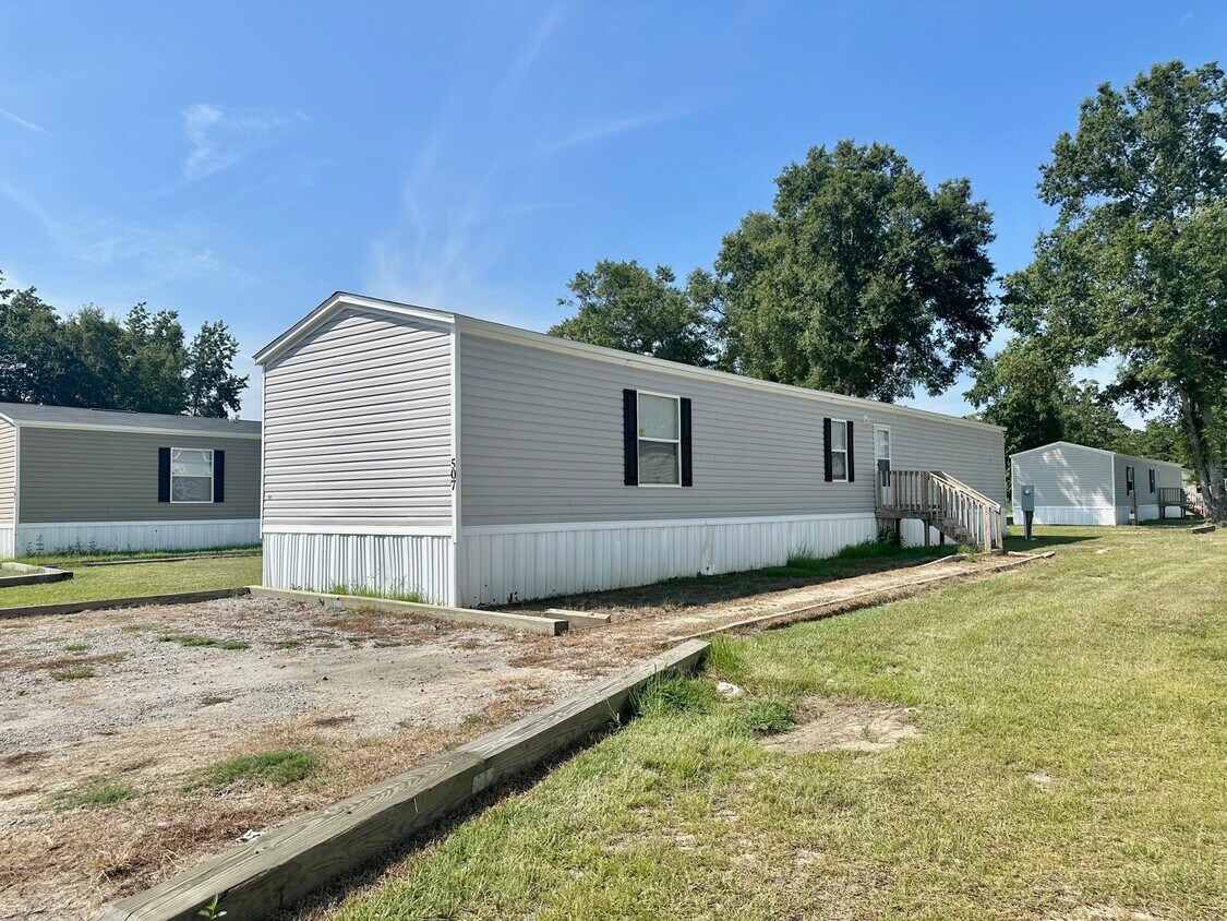 Primary Photo - 507 Blakley Dr
