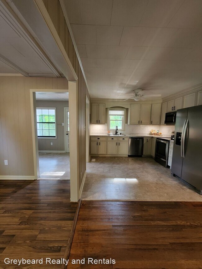 Building Photo - 2 br, 1 bath House - 106 Lousia Street