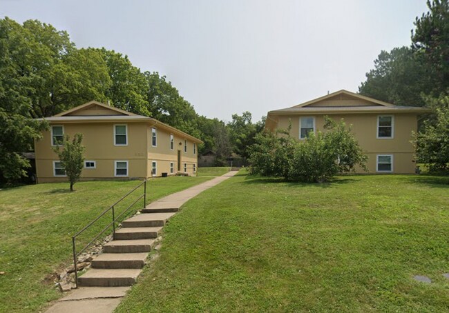 Foto del edificio - 858 Highland Dr