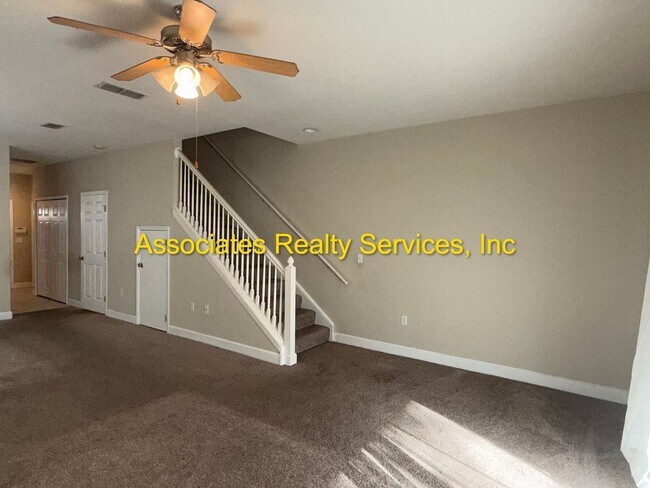 Foto del edificio - Spacious End Unit Available in Garland Condo