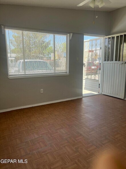 Foto del edificio - 1710 Banker Rd