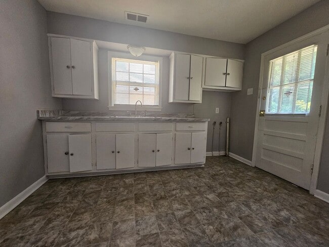 Building Photo - 3181 Radford Rd