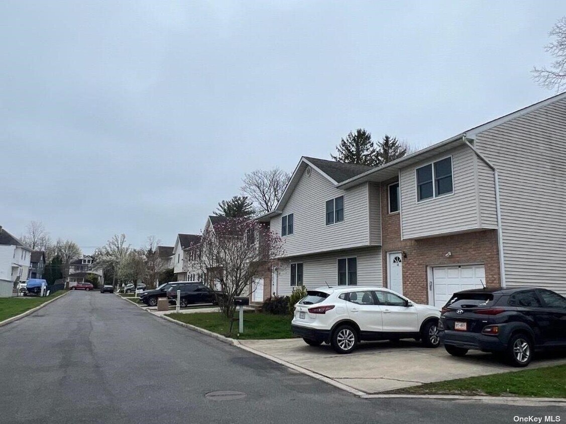 Building Photo - 10 Caruso Ct