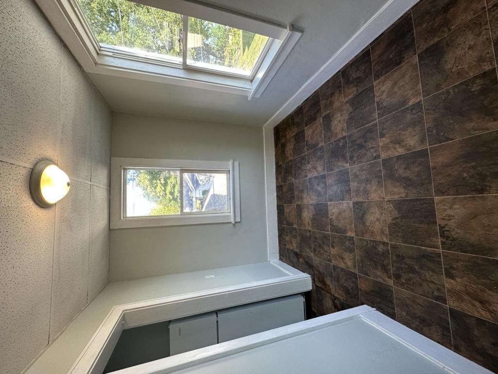 Foto del edificio - 600 N Lake St Apt D