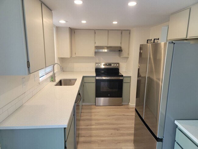Foto del edificio - Great update 4-Bedroom Home On The South H...