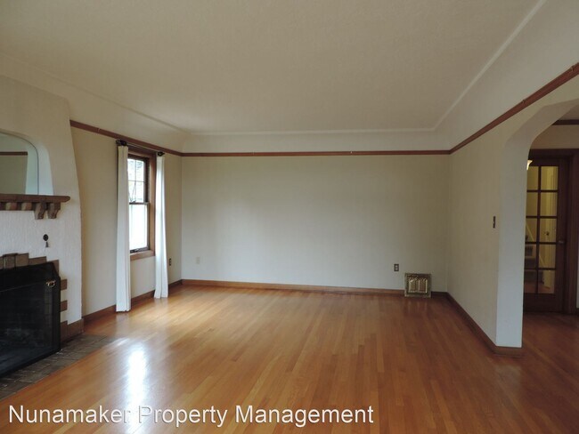 Building Photo - 3 br, 3 bath House - 923 Oak Street