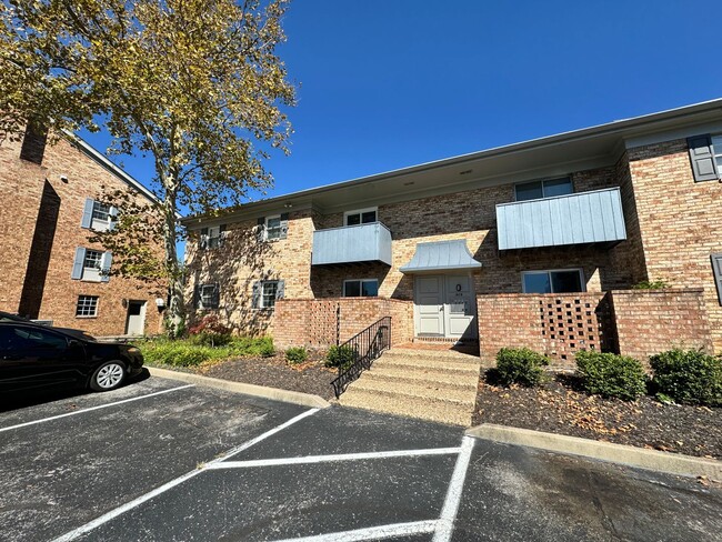 Building Photo - Beautiful Condo in Tates Creek!