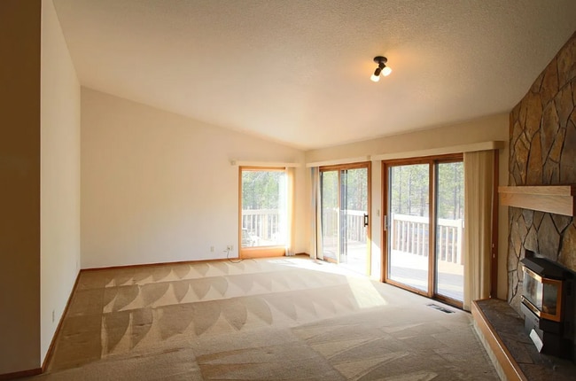 Building Photo - Spacious 3 Bed/2 Bath Home in Sunriver - M...
