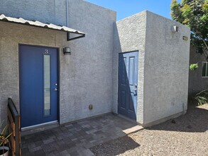 Building Photo - 935 E Roma Ave