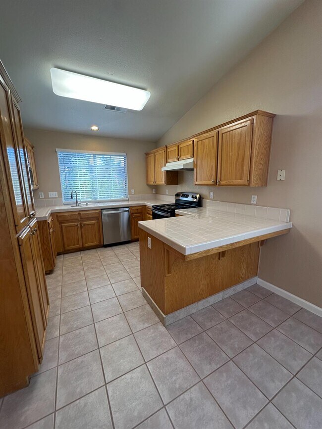 Foto del edificio - 1590 E Waterford Ave