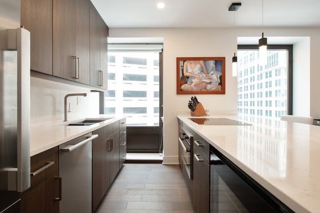 Building Photo - 40 E Delaware Pl