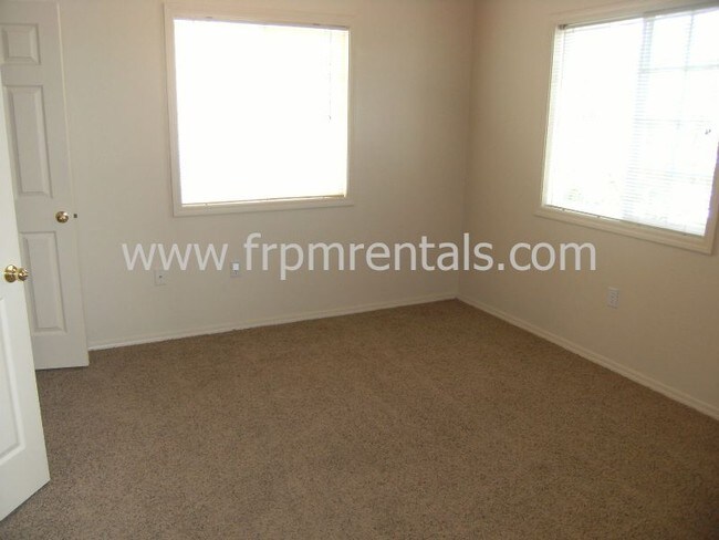Building Photo - 5800 W Clearview Ln