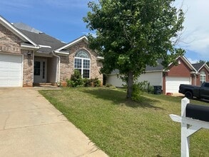 Building Photo - 624 Lory Ln