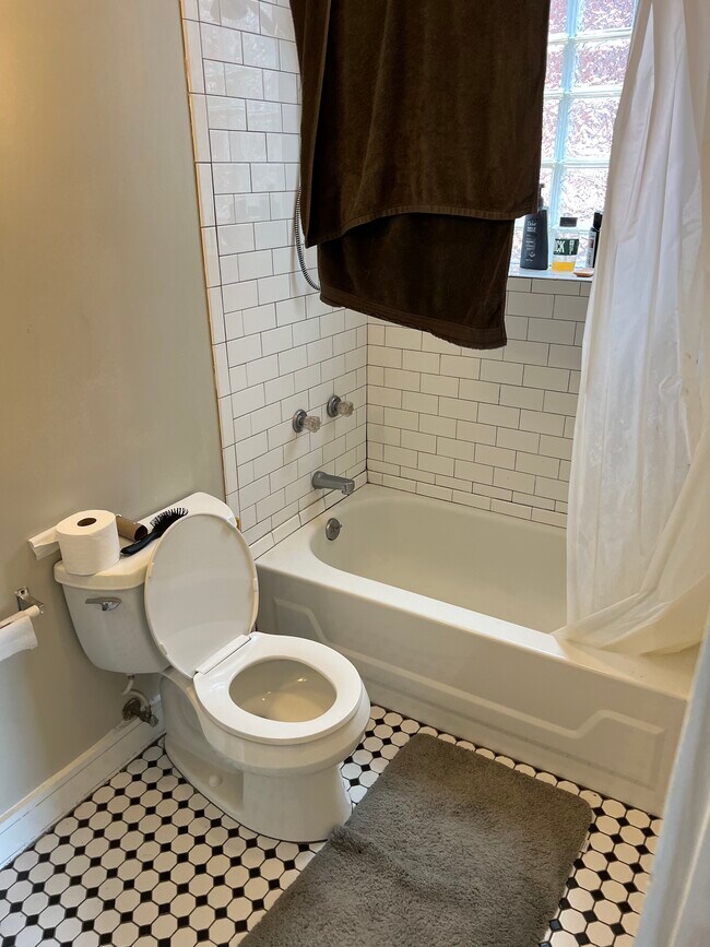 Foto del edificio - 315 W McMillan St