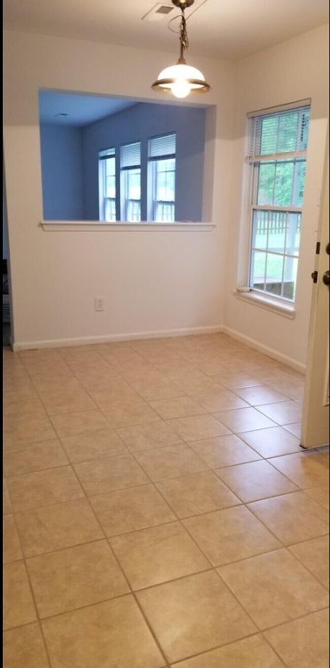 Building Photo - 5010 Ballantine Dr