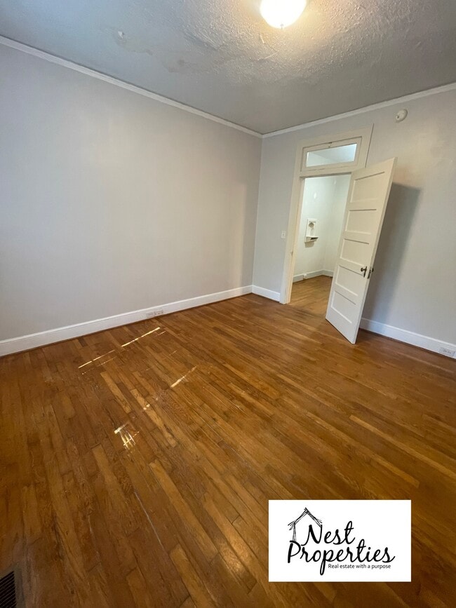 Building Photo - 302 South Harden Street