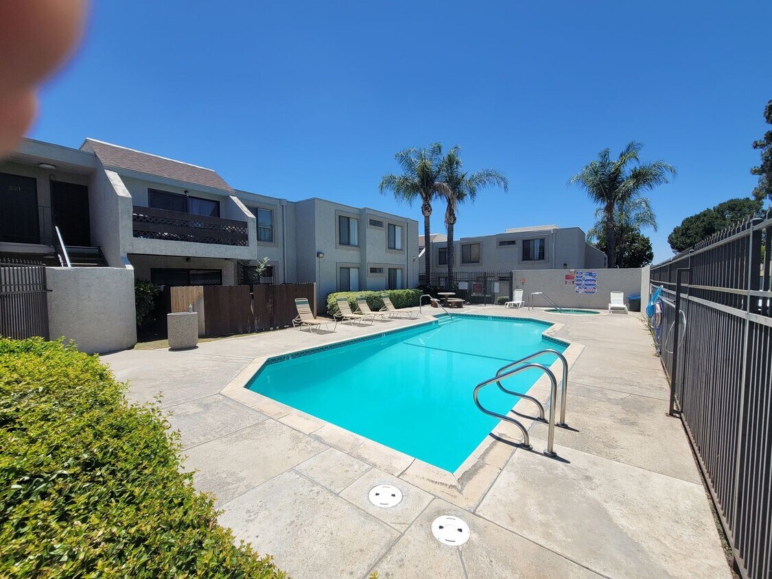 Foto principal - Single-Story 1-Bedroom Condo in a Highland...