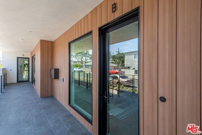 Foto del edificio - 4095 Sawtelle Blvd